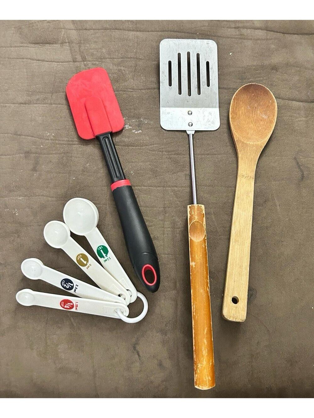 Kitchen Utensils lot of 4
